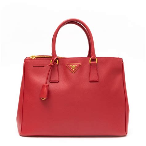 bolsa roja prada